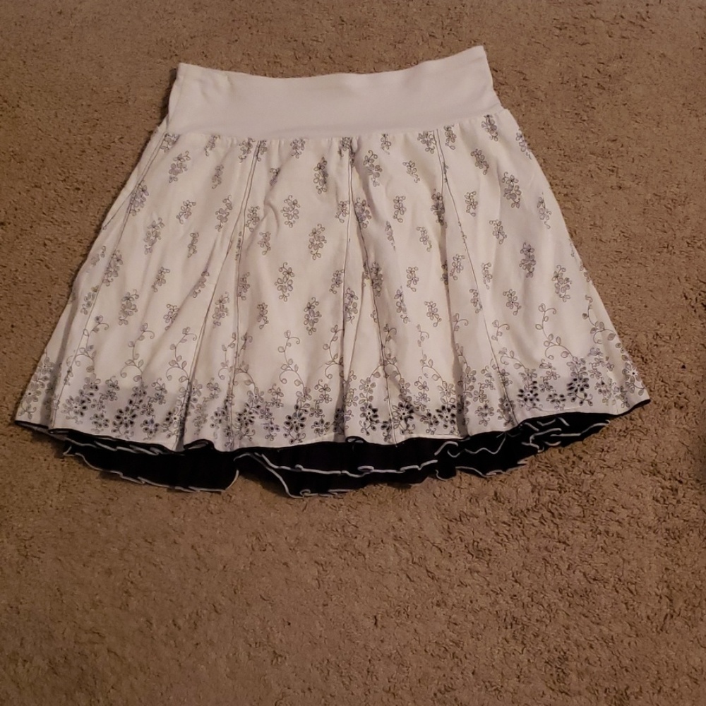 White and black flowered skirt
